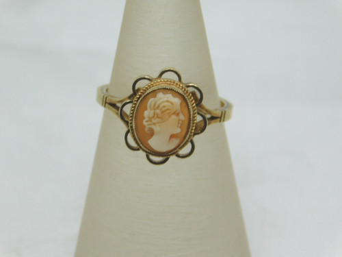 9ct gold scallop edge - scallop,