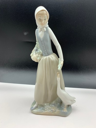Lladro nao figurine - figurine,, 24.5