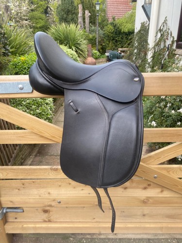 Barnsby cliff dressage saddle - barnsby,