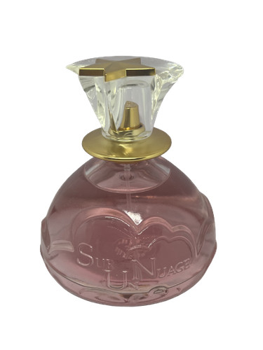 Jeanne arthes sur nuage eau - un,