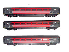 Hornby OO Rake of Virgin Mk2d