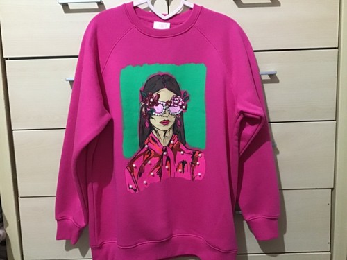 Ladies pink sweatshirt from