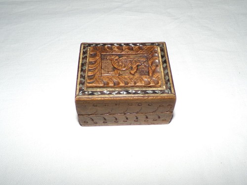 Small vintage carved wooden - small,
