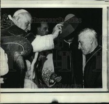 1958 Press Photo Pope John XXIII Places Biretta on Archbishop Cushing's Head