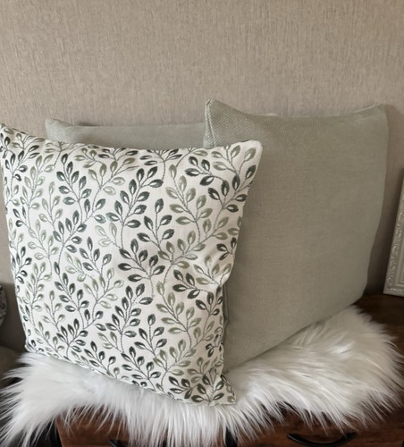 Set cushion covers in - of, 3