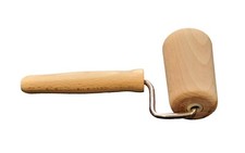 Wooden roller with hand 3”