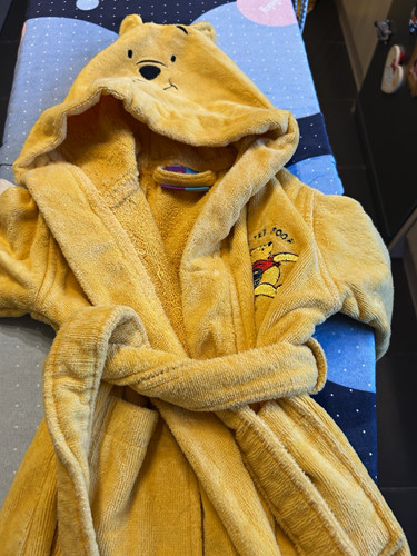 Winnie the pooh baby hooded - winnie,