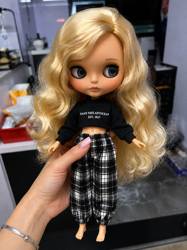 Neo blythe doll - neo,