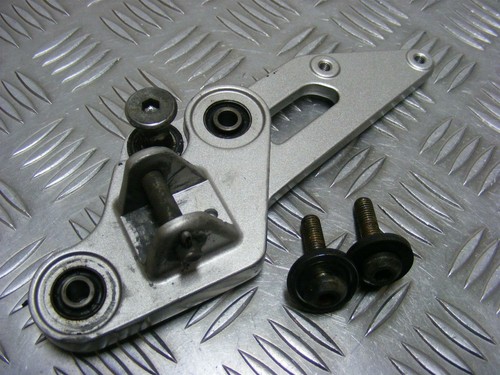 Mt07 footrest hanger left - footrest,