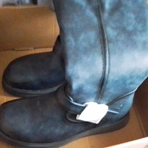 Heavenly feet riding - riding, knee