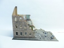 OO 00 HO gauge weathered derelict house pub under demolition AMAZING DETAIL Pola