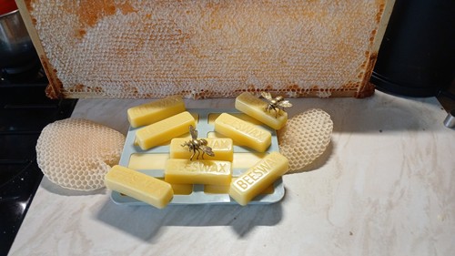 Yellow beeswax blocks 100 - yellow,