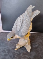 COUNTRY ARTISTS 03982 PEREGRINE FALCON ON ROCK CERAMIC HIGH 7"  GREAT CONDITION