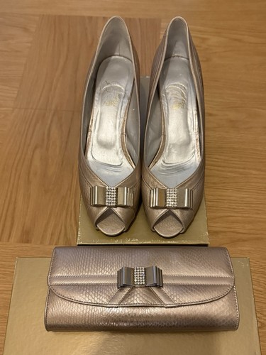 Women matching shoes and - matching,
