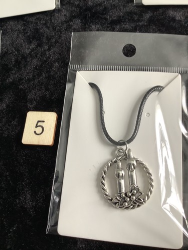 Necklaces handcrafted with - ,