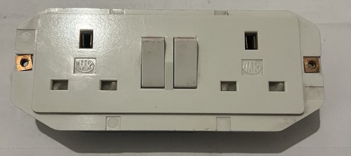 Amp panel mounting socket - 13,