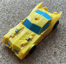 TRANSFORMERS Bumblebee Action Figure / Car