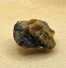 Rough raw black - black, amber