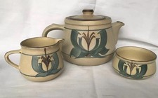 RETRO VINTAGE HONITON STUDIO POTTERY H/PAINTED TEAPOT/MILK JUG/S/BOWL SIGNED