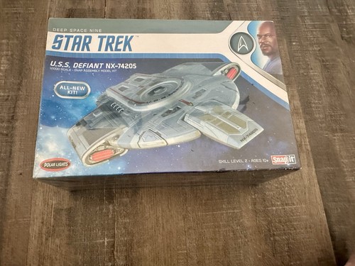 Star trek uss defiant 74205 - star, nx-74205