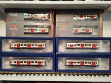 Bachmann (OO) 35-990 London Underground S Stock 4 Car set + 4 Extra Coaches.