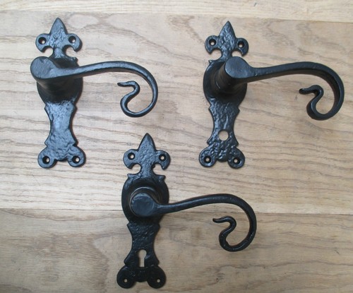 Curly tail cast - curly, iron