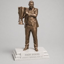 Mark Robins Statue –