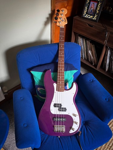 Squier standard precision bass - squier,