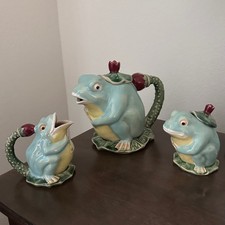 Vintage Classic Majolica Frog