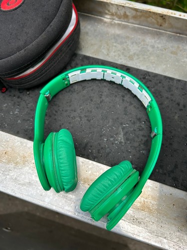 Beats dre solo - by,