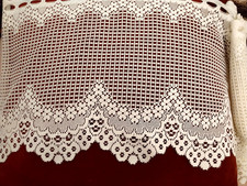 Vintage French Scalloped Edge