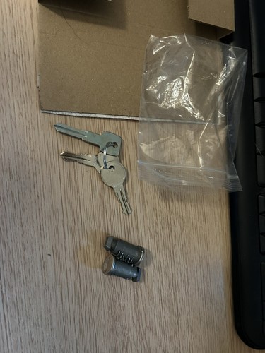 Thule lock and keys n033 - lock,