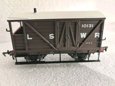 Kernow - SB003B - LSWR 10 Ton Goods Brake Van (Road Van) - LSWR Brown