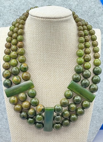 Vintage spinach green bakelite - green,