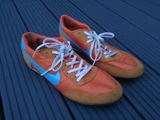 WOMENS NIKE TRACK RACER TRAINERS -- UK  SZ 6.5 - IN A GOODISH CONDITION