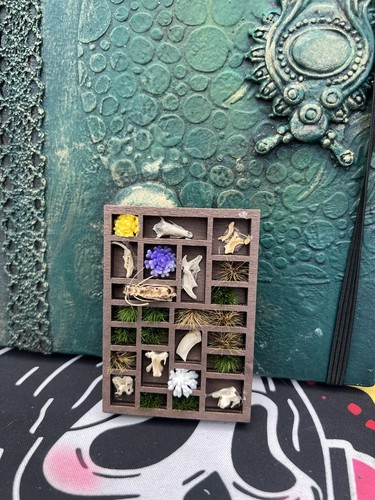 Mini gothic bone and - bone, flowers