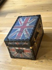 Tuck Box/ small Trunk Mossman  Union Jack  design Flip lock Excellent condition