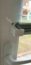 Venetian roller blind guides