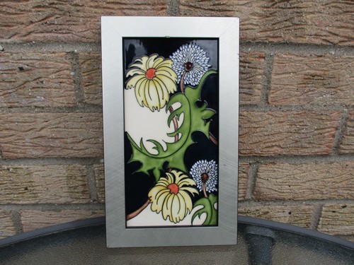 Moorcroft daisy may design - moorcroft,