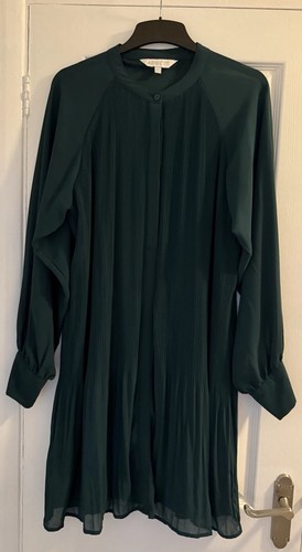 Apricot dark green pleated - green,