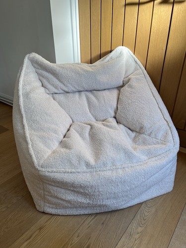 Large bean bag reading - chair, |