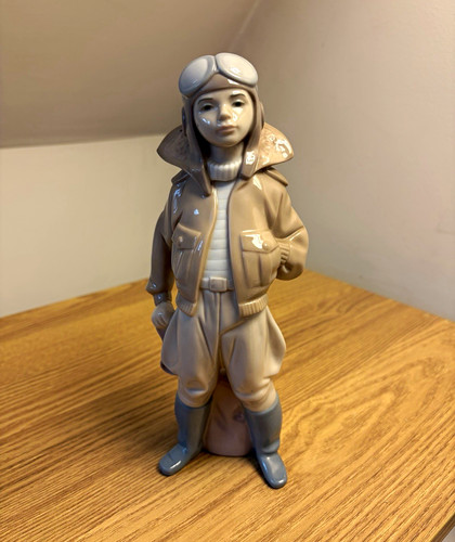 Lladro little pilot 6451 - “little, pilot”