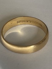 1968/9 Hallmarked 22 Carat Gold Band Ring 3.98 Grams. Size R