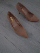 Women's High Heel, Atmosphere