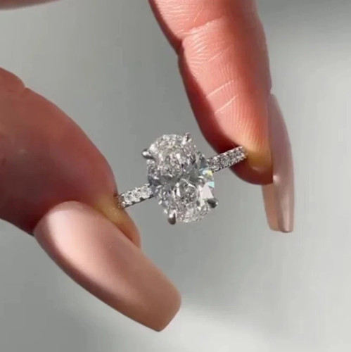 Oval cut moissanite - oval,