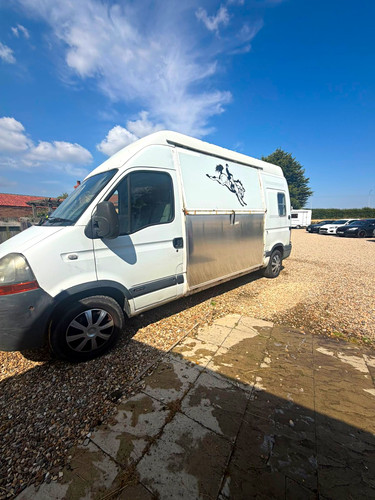 Renault 2010 horsebox - renault,