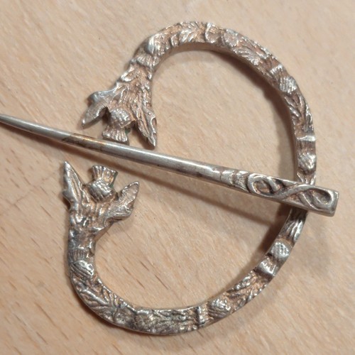 Vintage kilt pins brooches set - brooches,
