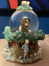 MUSICAL GLITTER GLOBE DISNEYS WINNIE THE POOH AND FRIENDS 