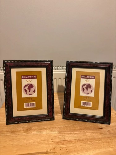 Pair ornate burgundy photo - burgundy,