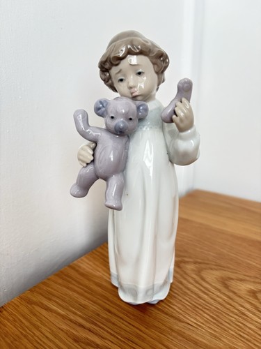 Nao lladro girl - girl, with